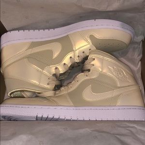Women’s air Jordan 1 mid se Fossile/fossil-white